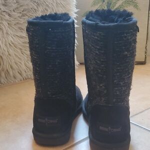 Minnetonka Black Textured Boots